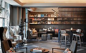 Renaissance Los Angeles Airport Hotel